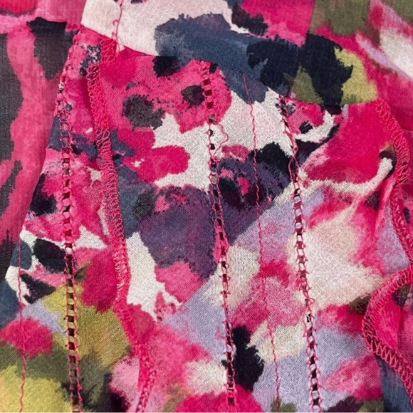 CHICO’s Floral Chiffon Ruffle Semi-Sheer Blouse in Pinks/White/Black Size 3 (16) - Picture 3 of 9